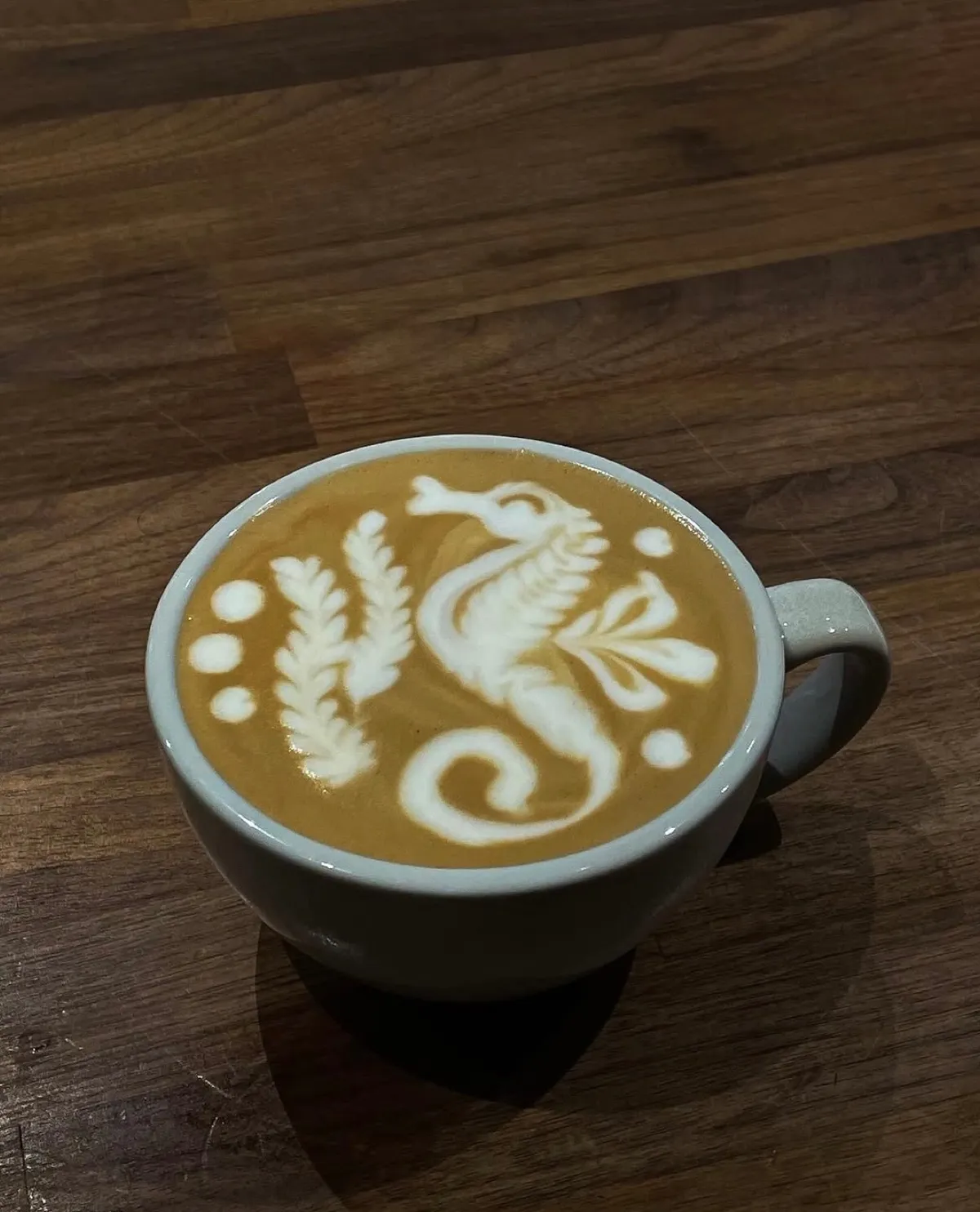 Seahorse free-pour latte art by Julia Bergenstråle